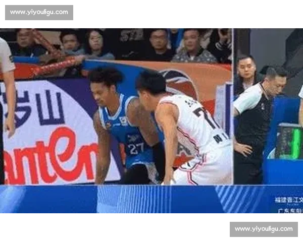 以犯规瞬间为中心聚焦赛场争议定格胜负转折的关键一刻影响全局走势